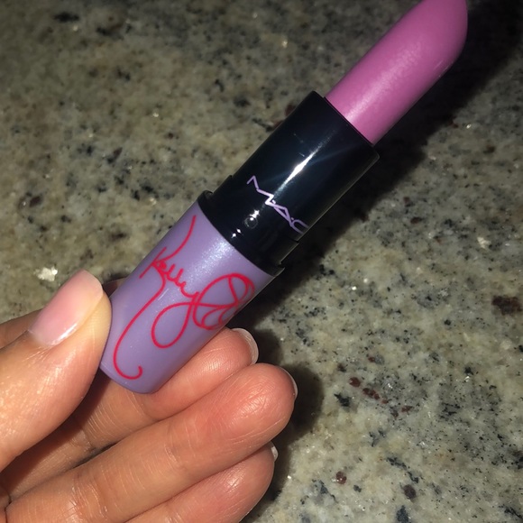 MAC DODGY GIRL LIPSTICK - Picture 3 of 4